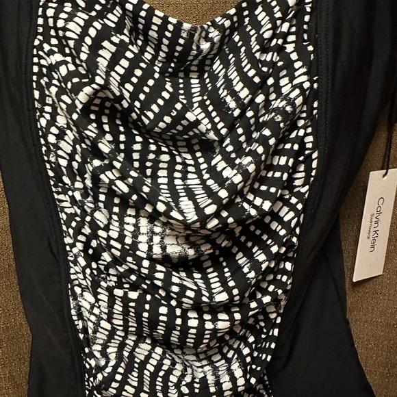 NWT Calvin Klein Women's Full Coverage Pleated Panel One Piece Swimsuit Size 16 - Picture 5 of 7